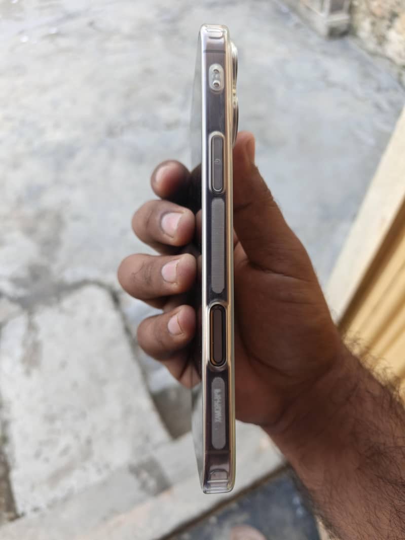 Apple iPhone 16 Pro Max 2