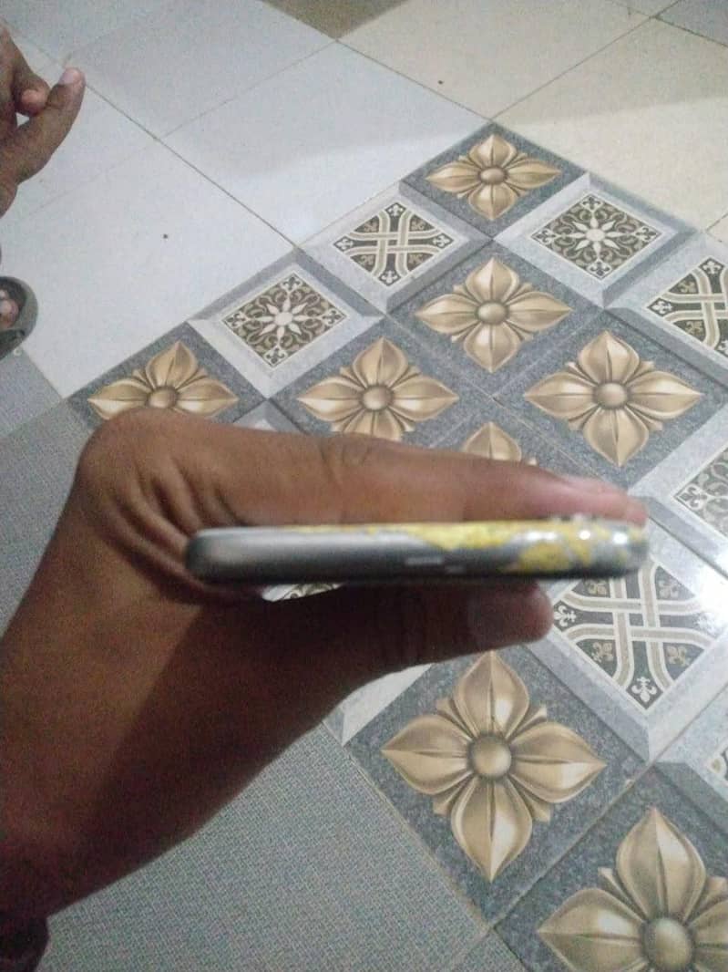 Apple iPhone XS 4