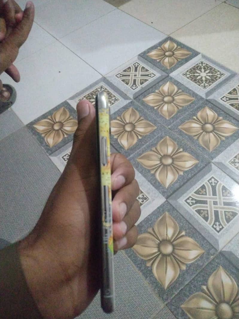 Apple iPhone XS 5