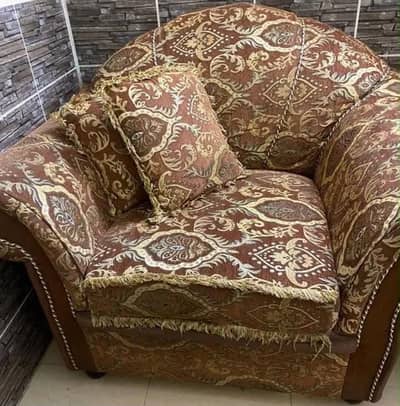 7 seater sofa set in excellent condition. .