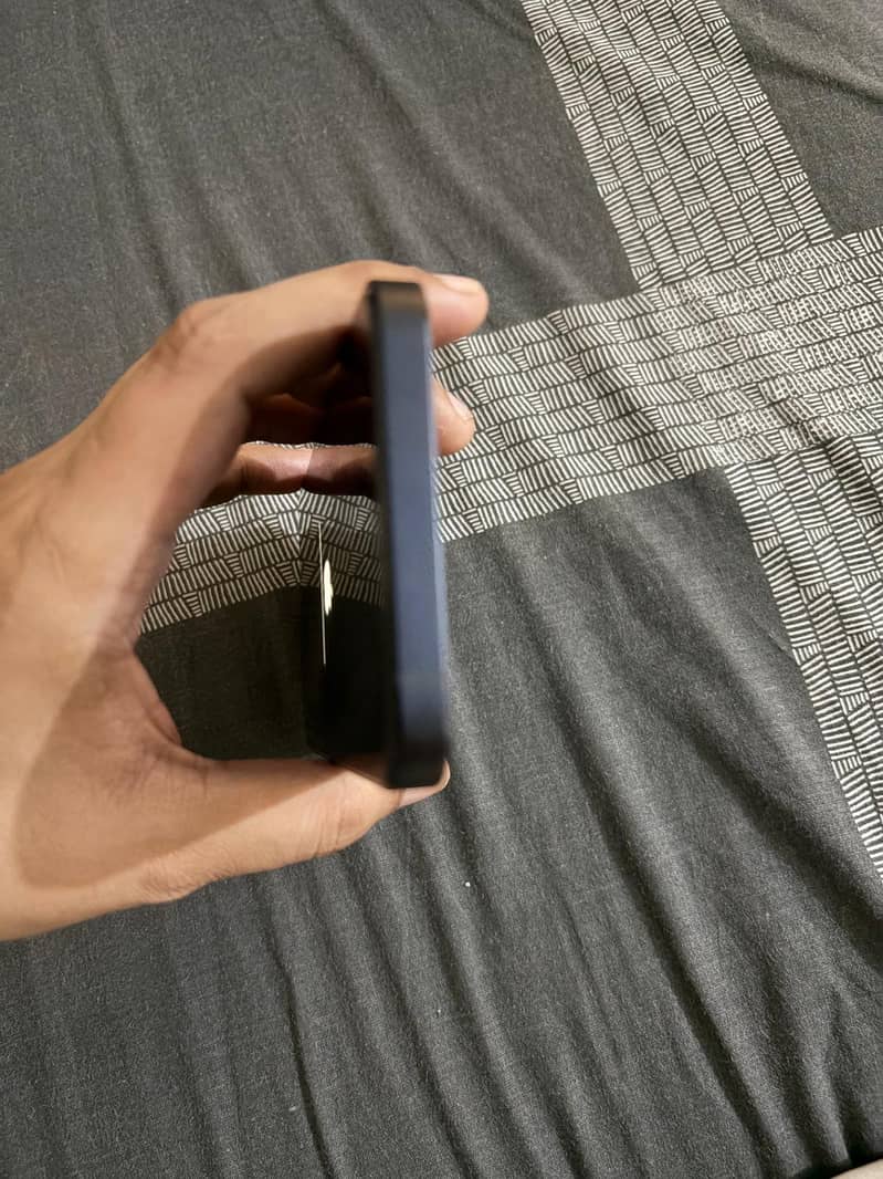 Apple iPhone 12 3
