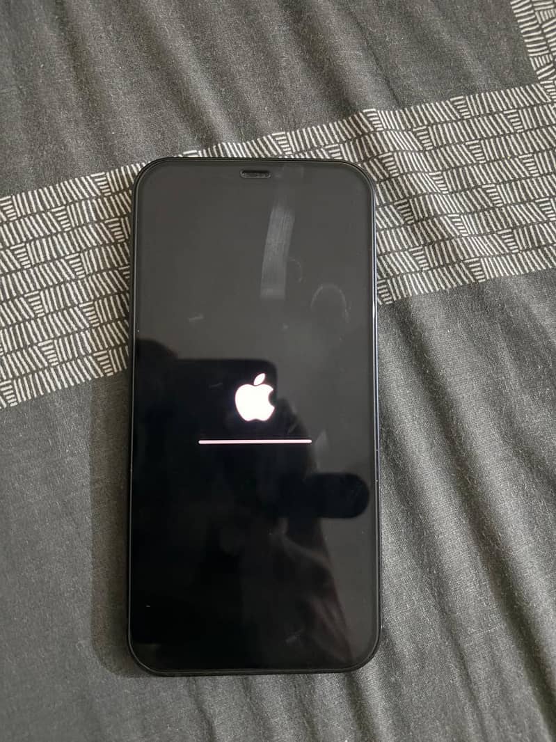 Apple iPhone 12 4