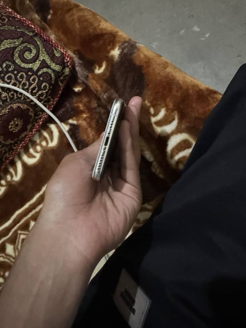 Apple iPhone XS 1