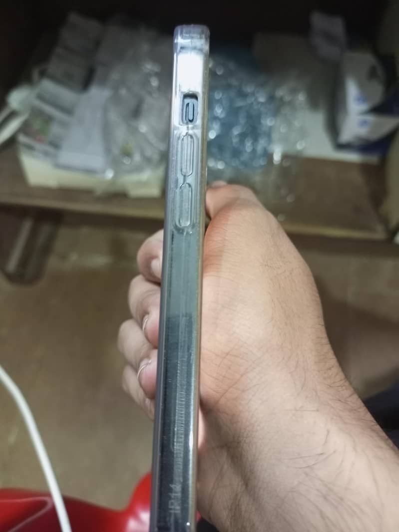 Apple iPhone 13 5