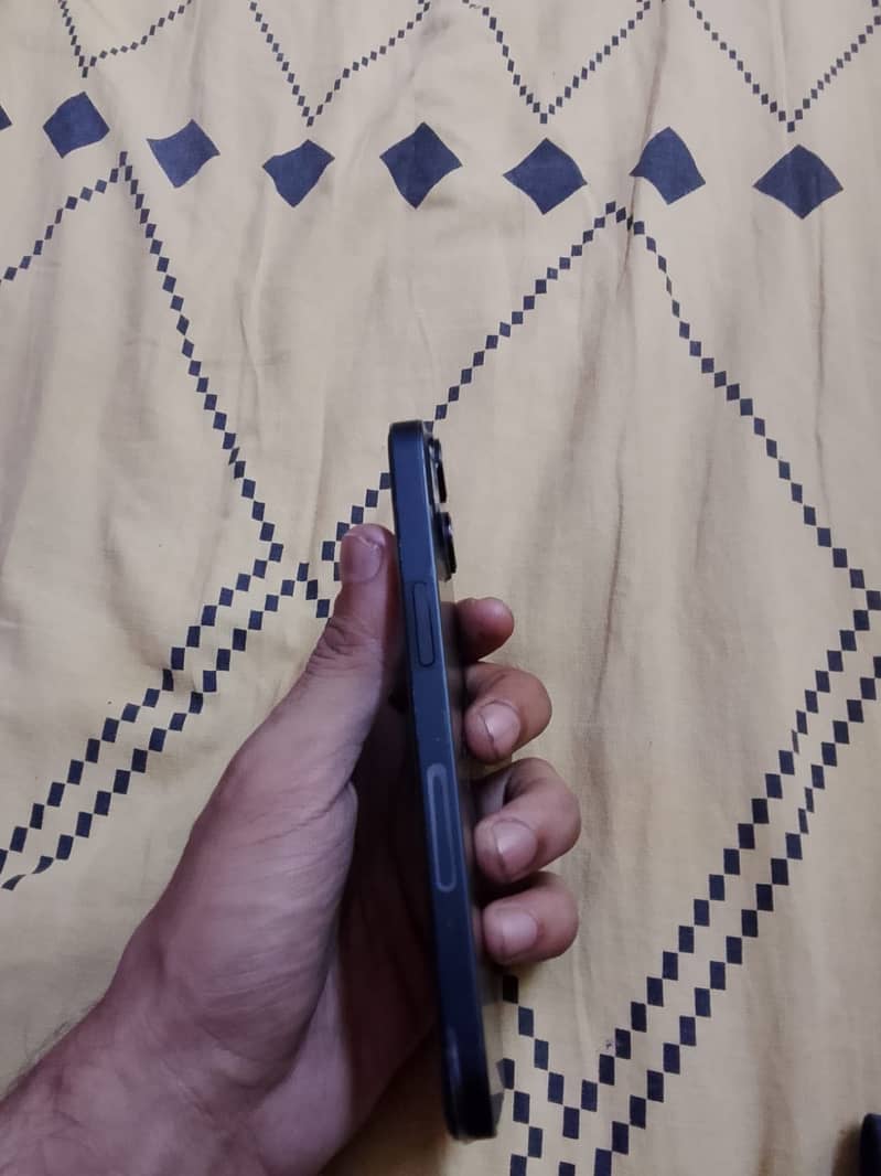 Apple iPhone 14 3
