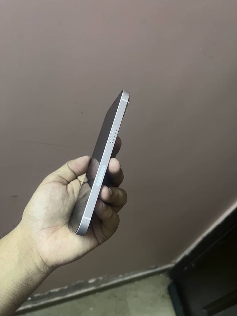 Apple iPhone 13 3