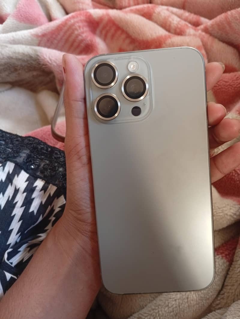 Apple iPhone 15 Pro Max 3