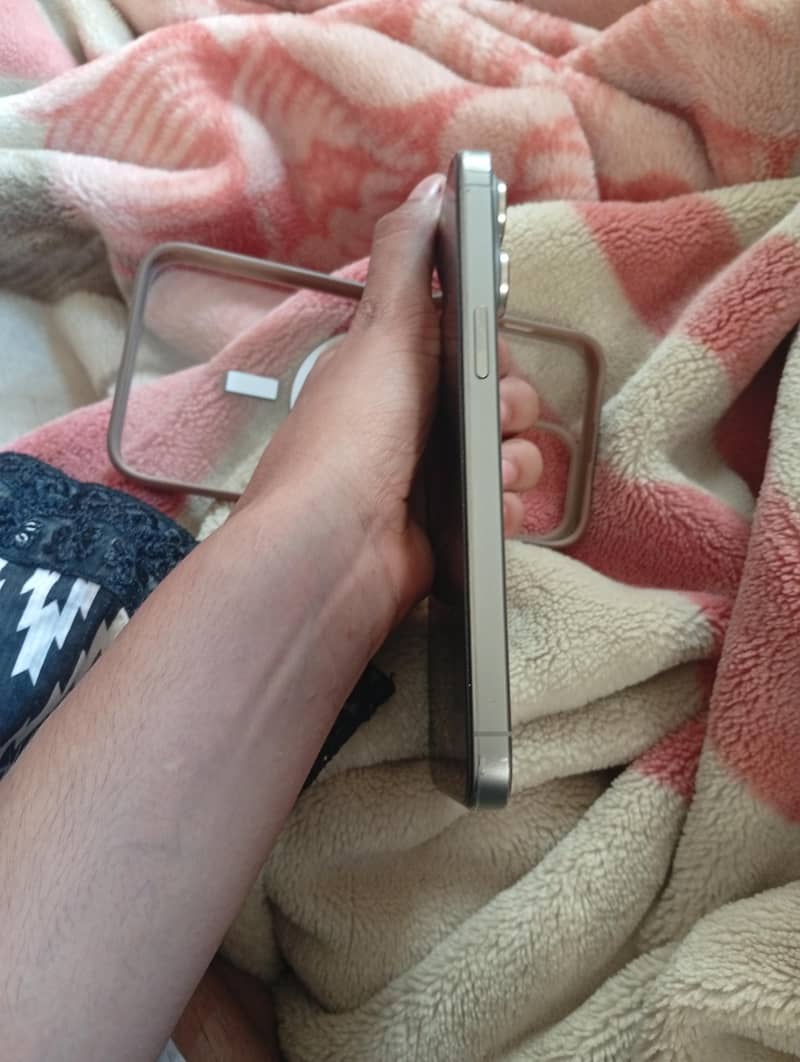 Apple iPhone 15 Pro Max 4