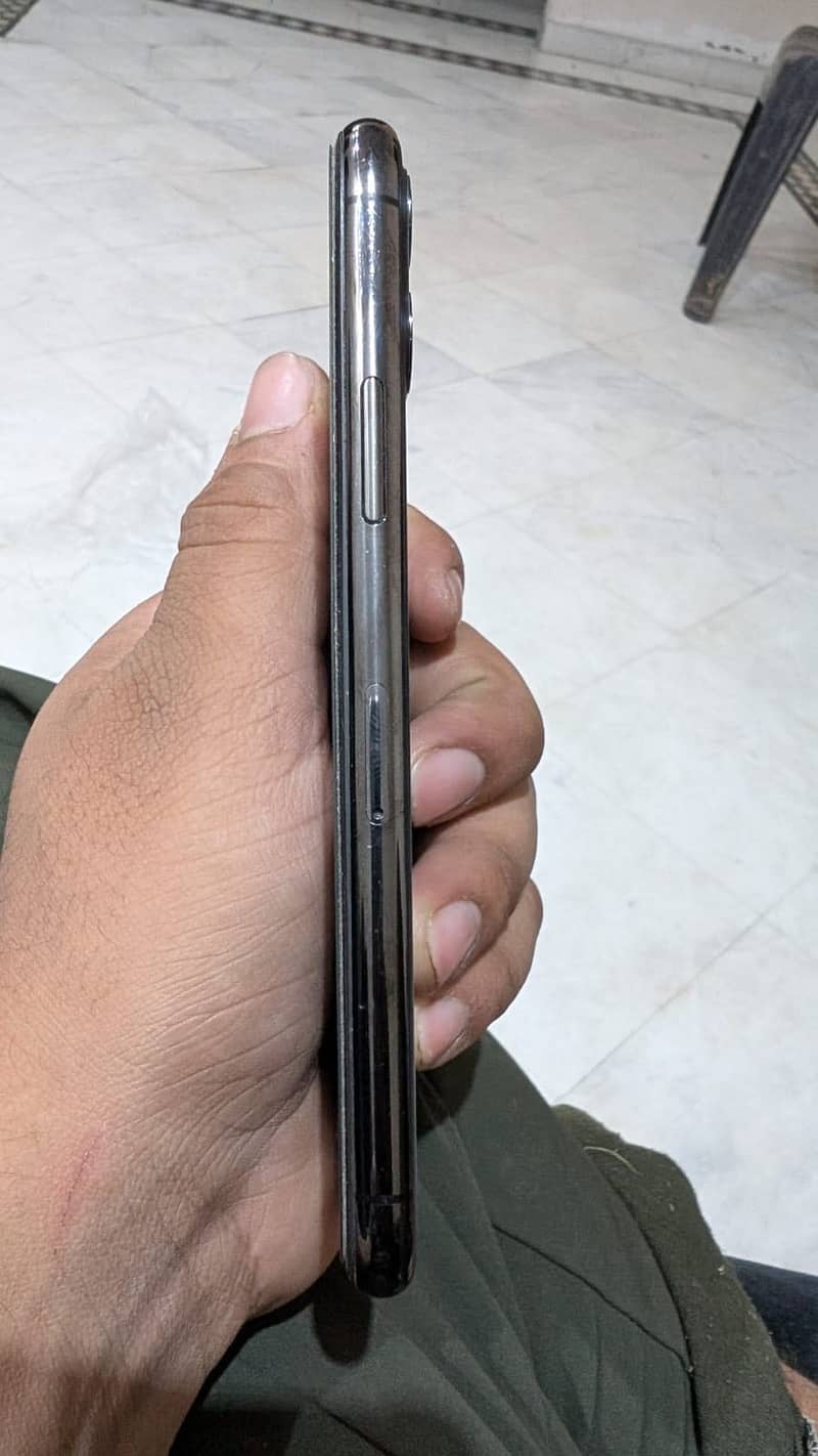 Apple iPhone 11 Pro 1