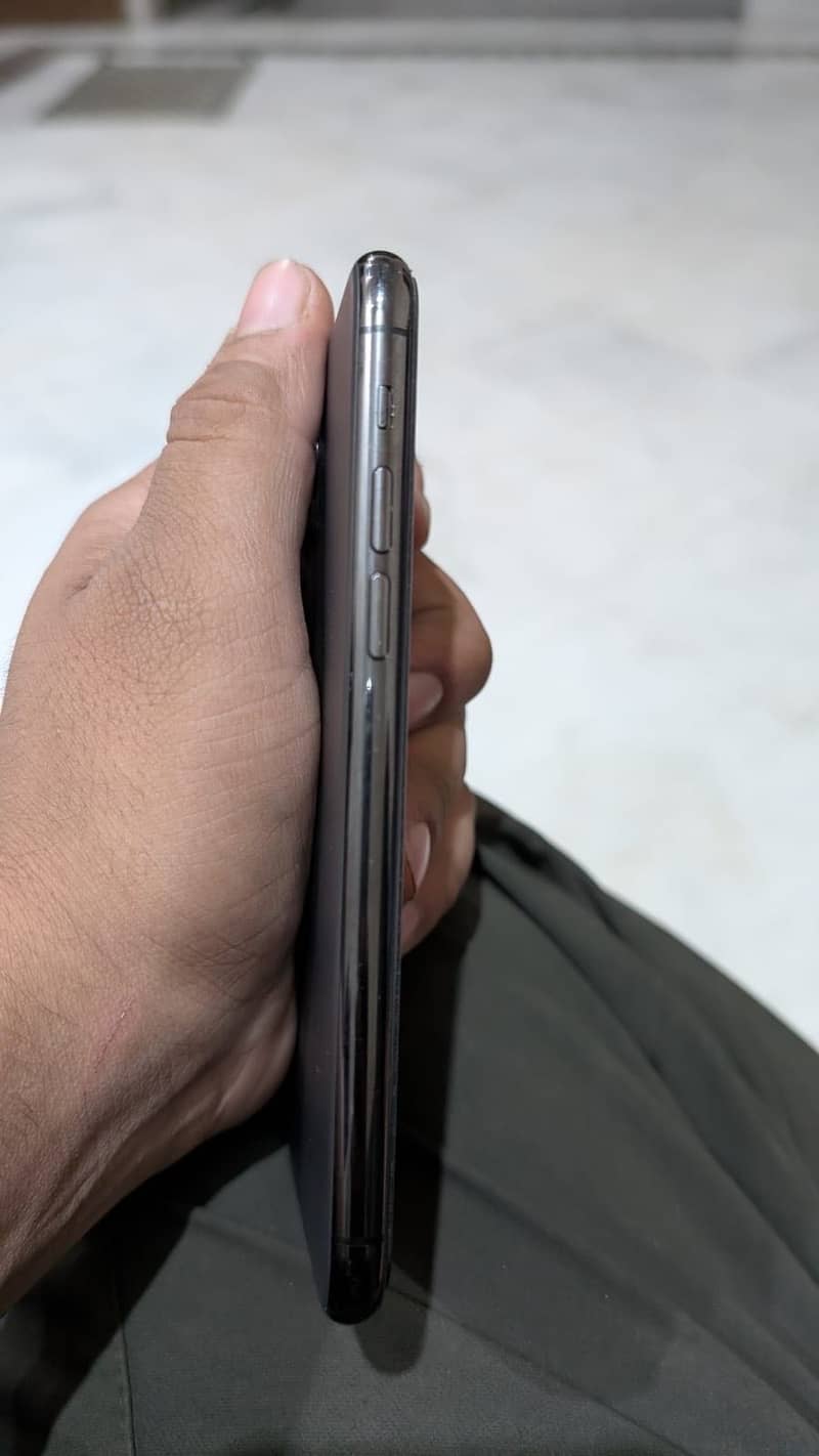 Apple iPhone 11 Pro 6