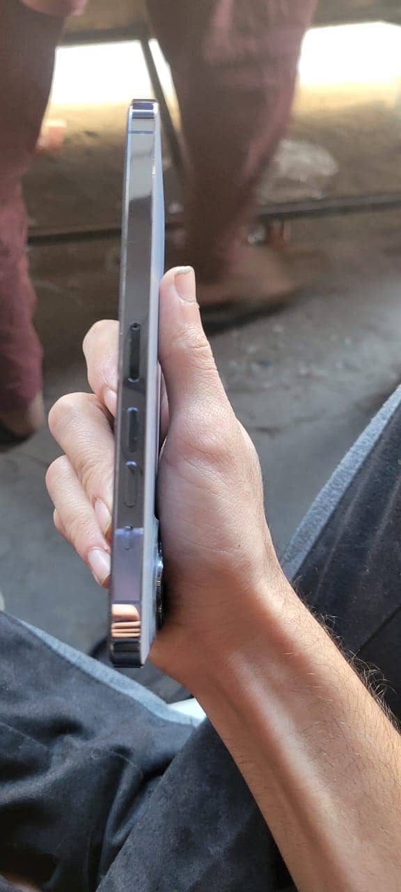 Apple iPhone 13 Pro Max 1