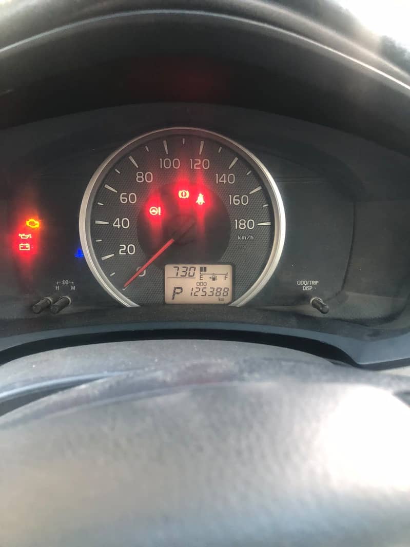 Toyota Corolla Axio 2012 8