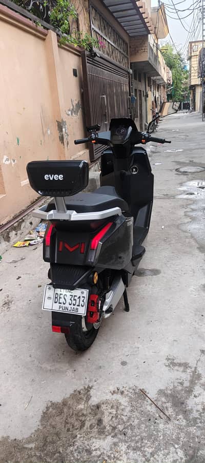 Electric Scooty 2200 watt Evee