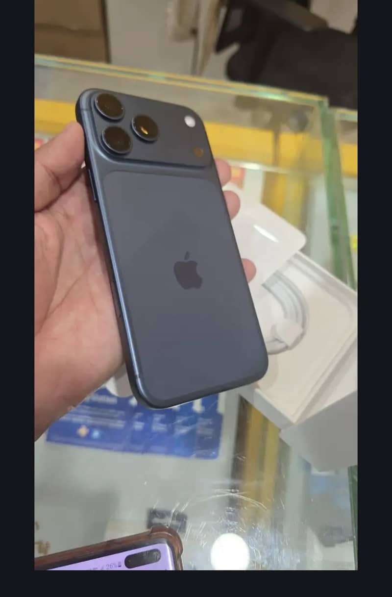 Apple iPhone 17 Pro Max 0