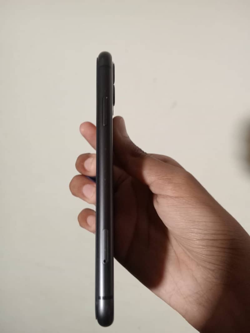Apple iPhone 11 4