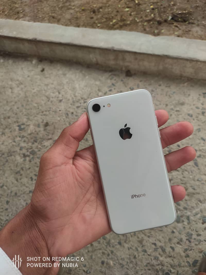 Apple iPhone 8 1