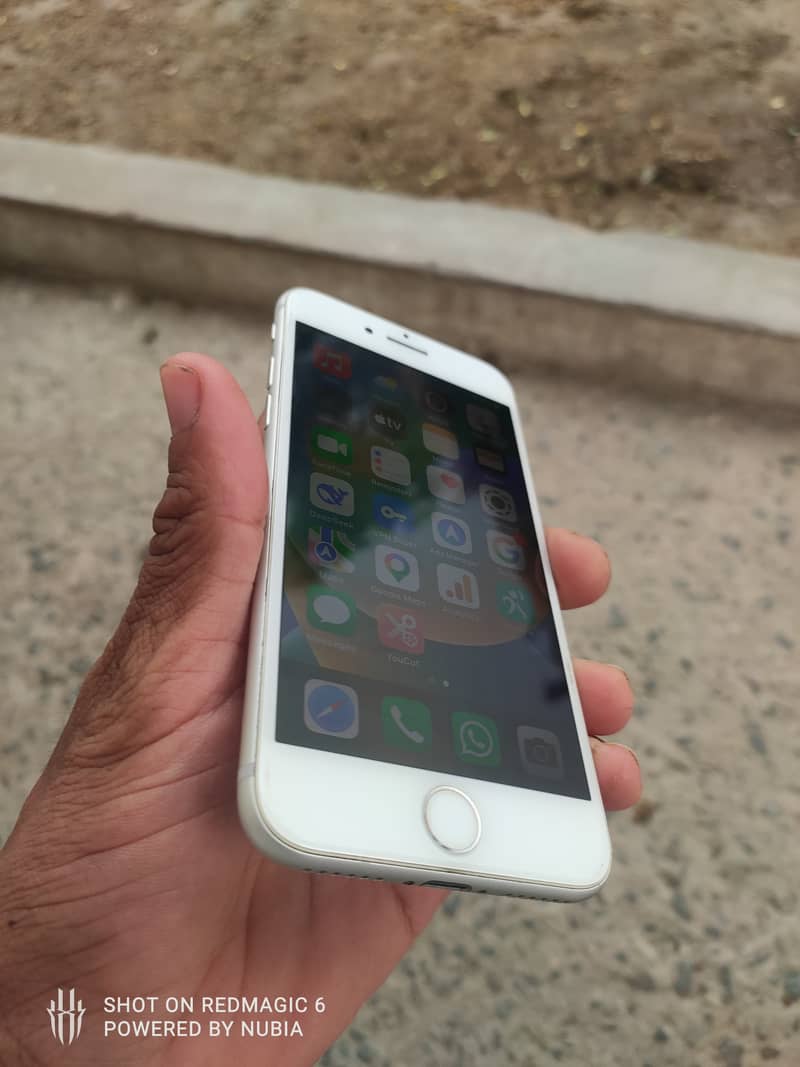 Apple iPhone 8 3