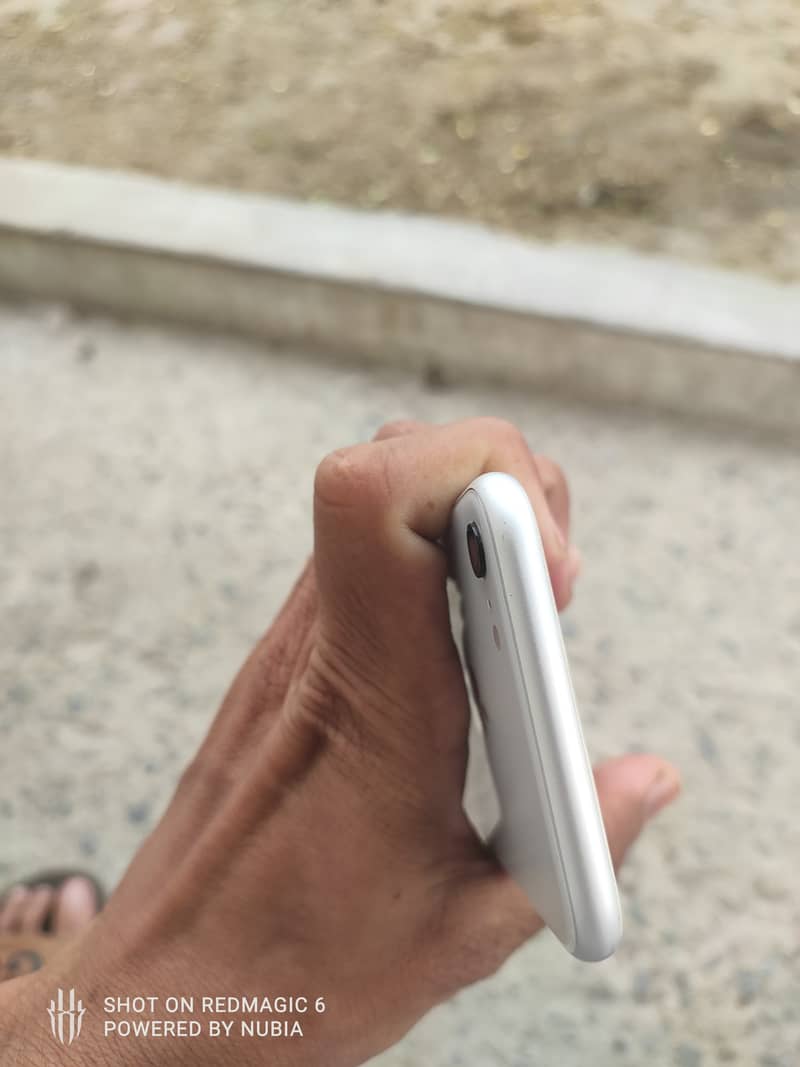 Apple iPhone 8 5