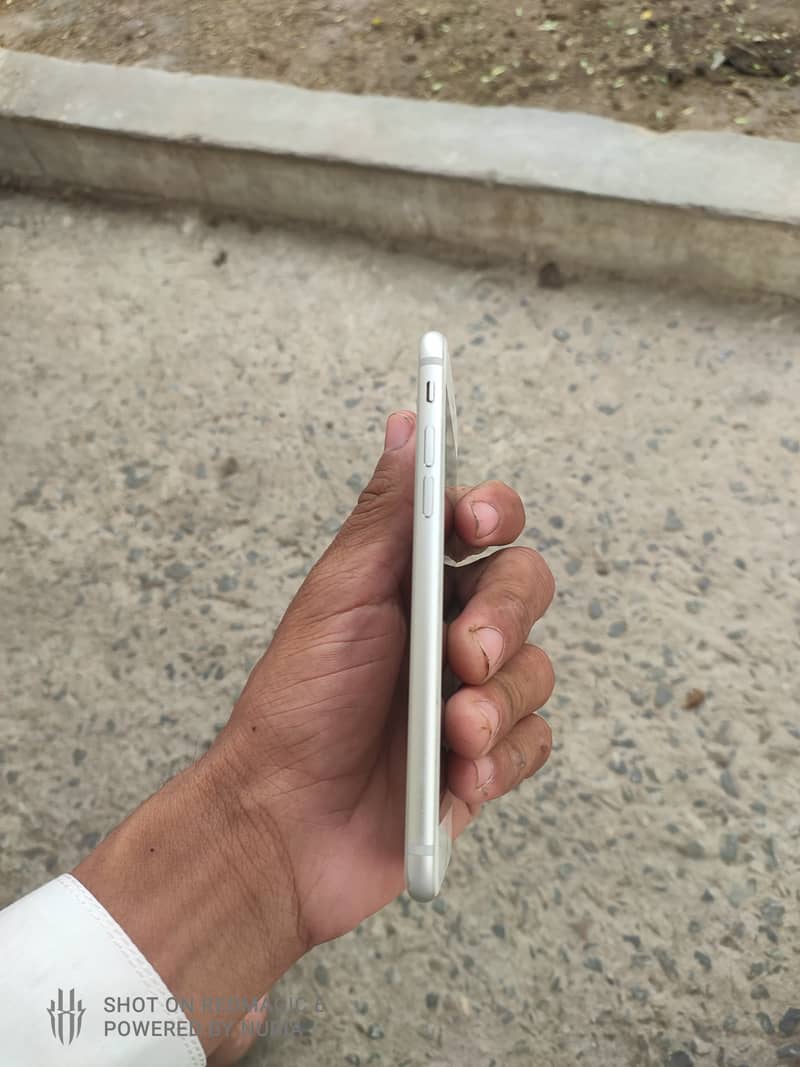 Apple iPhone 8 6