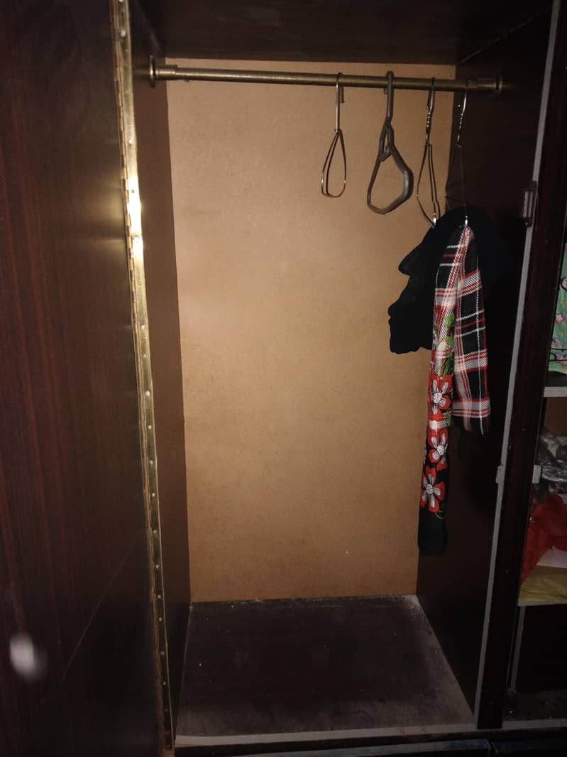 Clothes almari 3 side 1