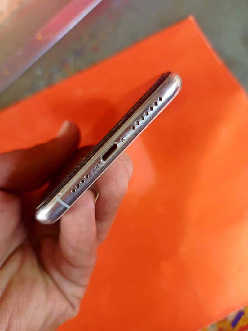 Apple iPhone 11 Pro Max 3