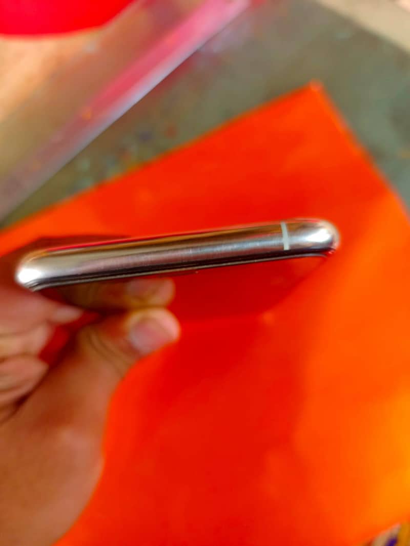 Apple iPhone 11 Pro Max 6