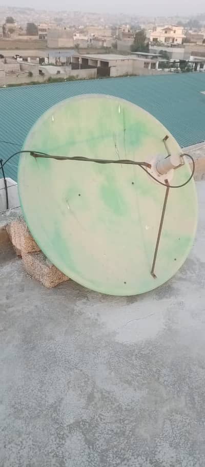 4 Foot Dish Antenna Complete Setup with Receiver, LNB, Remote
