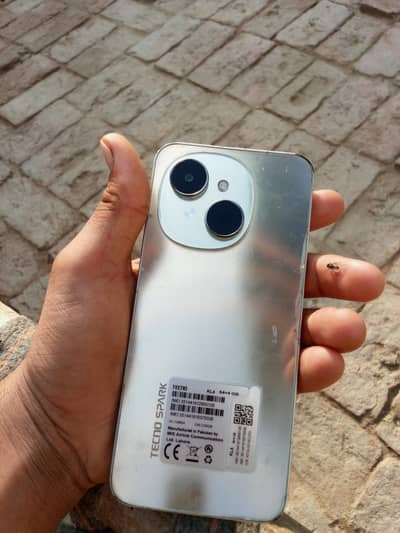 Tecno Spark Go 1 ---4/64 urgent sale