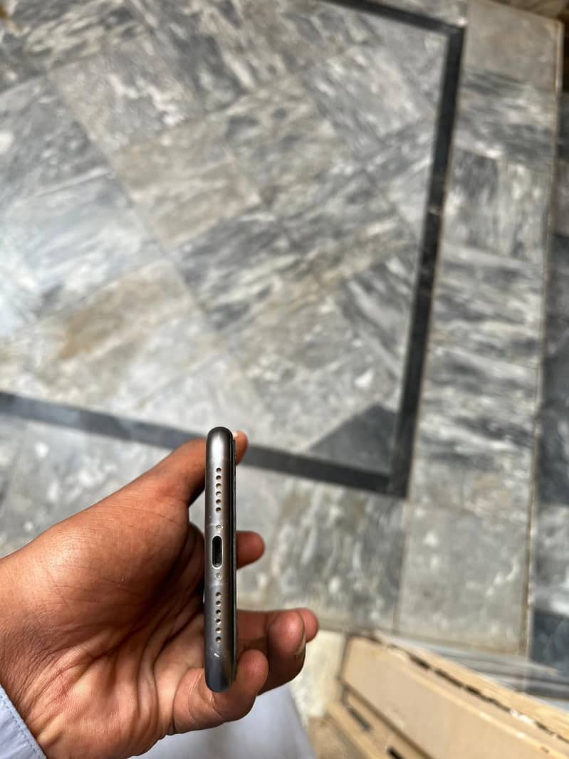 Apple iPhone 11 5