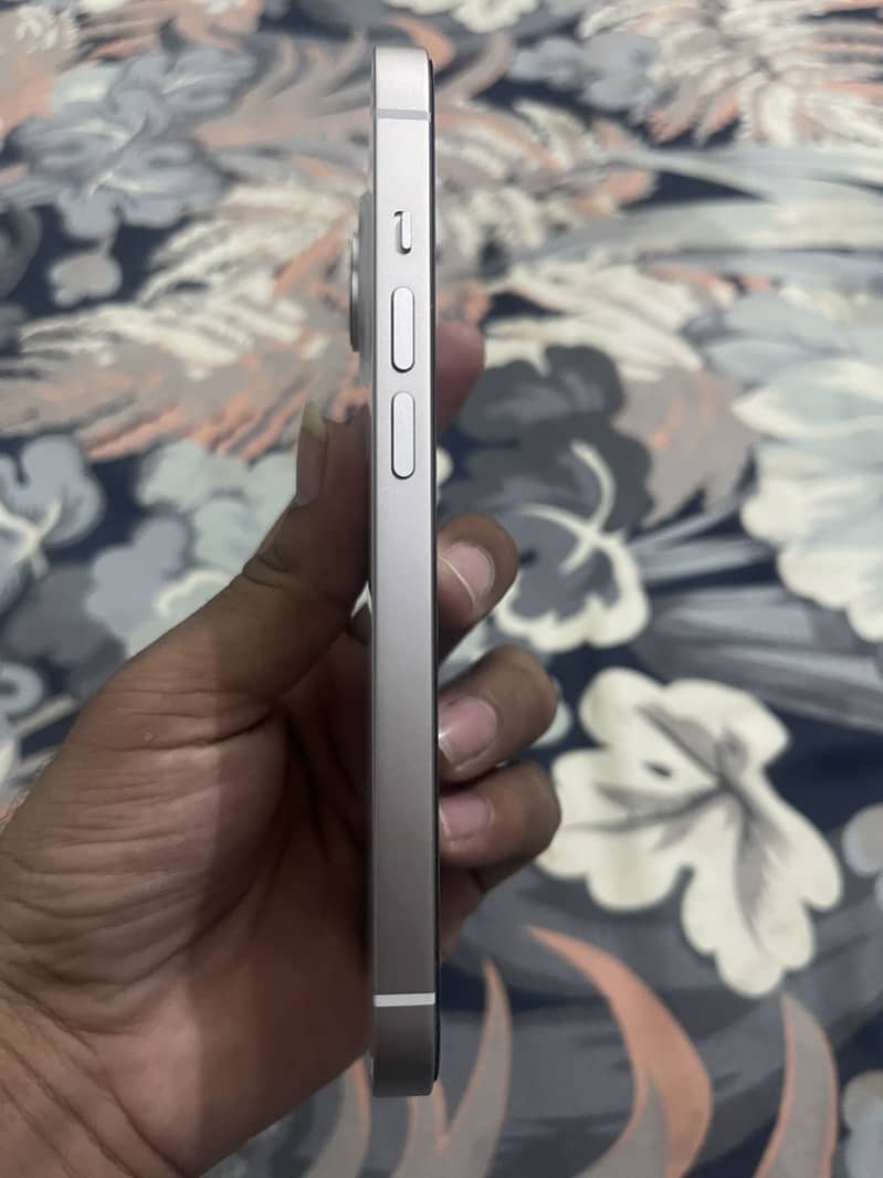 Apple iPhone 14 3