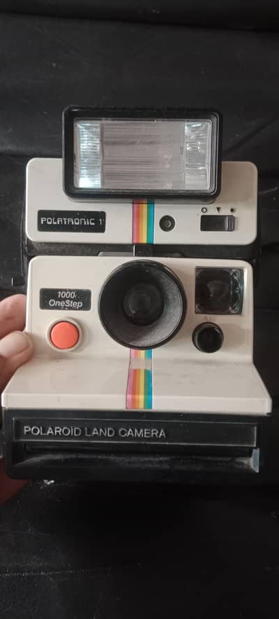 *Model:* Polaroid Land Camera 1000 OneStep  *Year:* 1977
