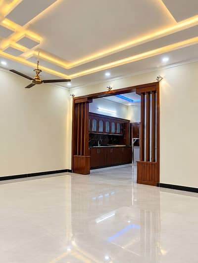 9 Marla beautifull house fully renovated available for sale