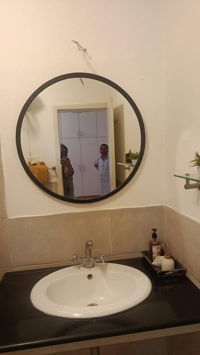 Glass mirror 0