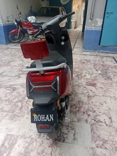 evee Scooty model ci 1000 ward