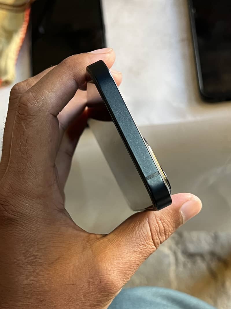 Apple iPhone 13 2