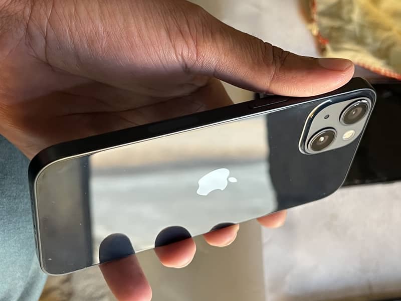 Apple iPhone 13 3