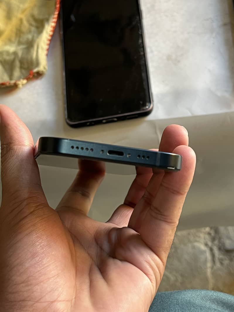 Apple iPhone 13 6