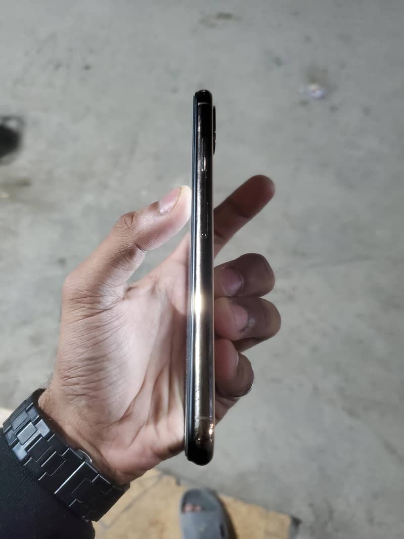 Apple iPhone XS Max 6
