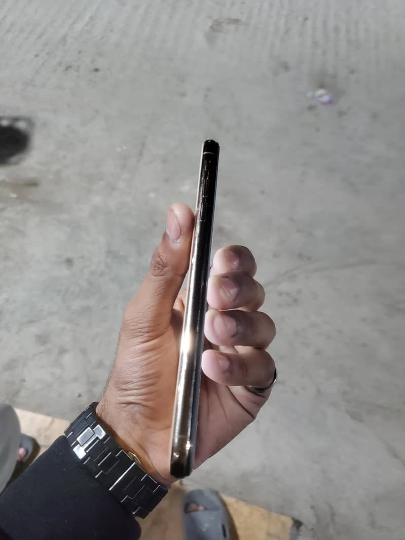 Apple iPhone XS Max 7