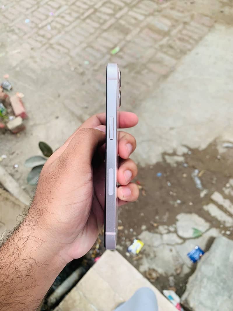 Apple iPhone 13 2