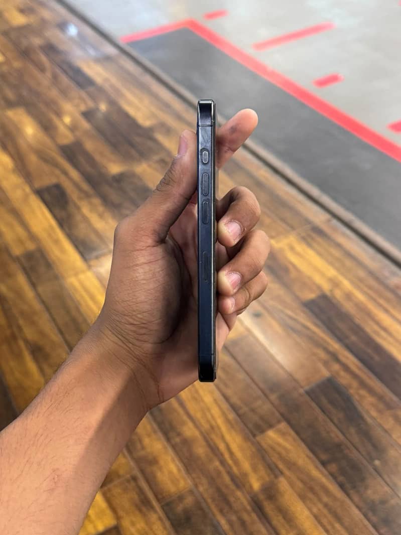 Apple iPhone 15 Pro 2