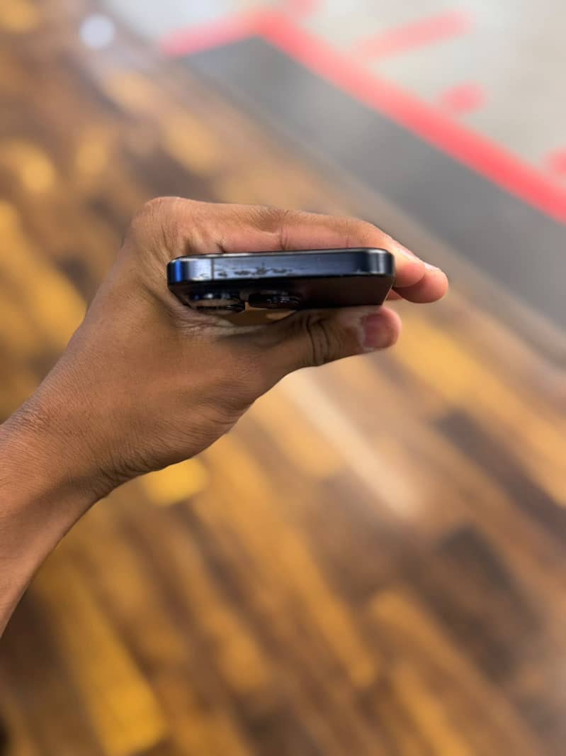 Apple iPhone 15 Pro 3