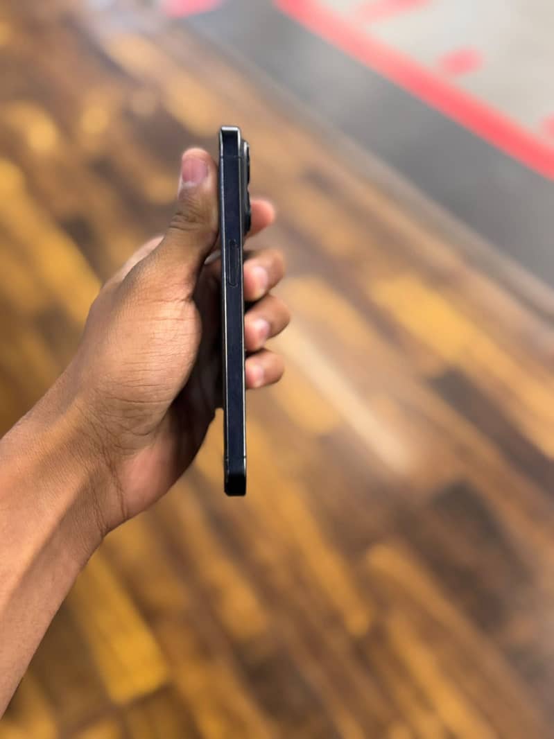 Apple iPhone 15 Pro 4