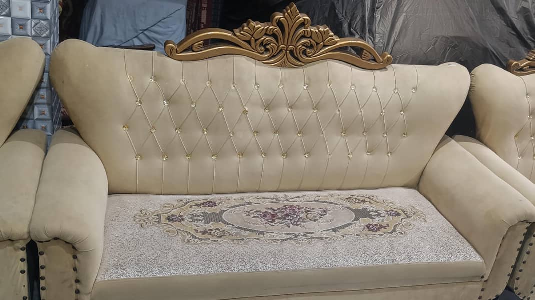 crown sofa set 0