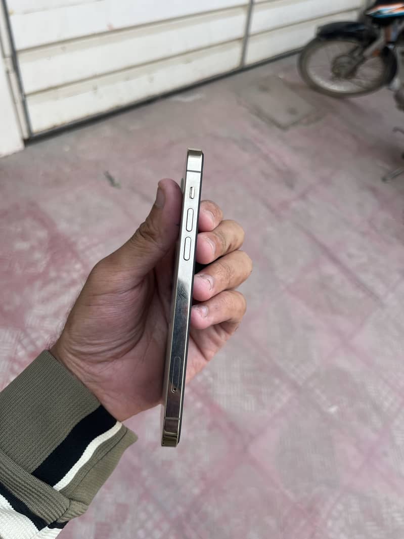 Apple iPhone 12 Pro 2