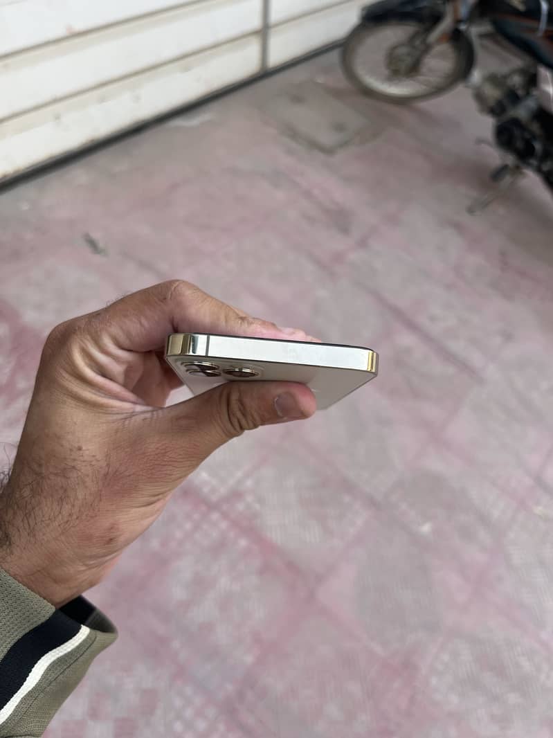 Apple iPhone 12 Pro 3