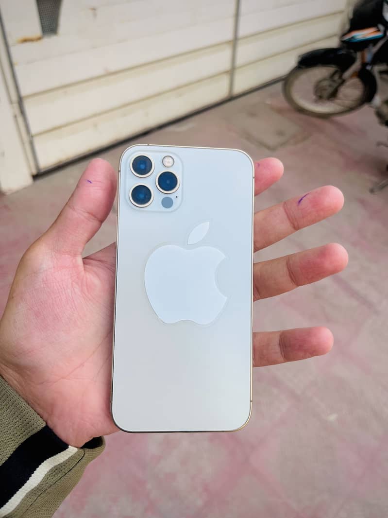 Apple iPhone 12 Pro 4