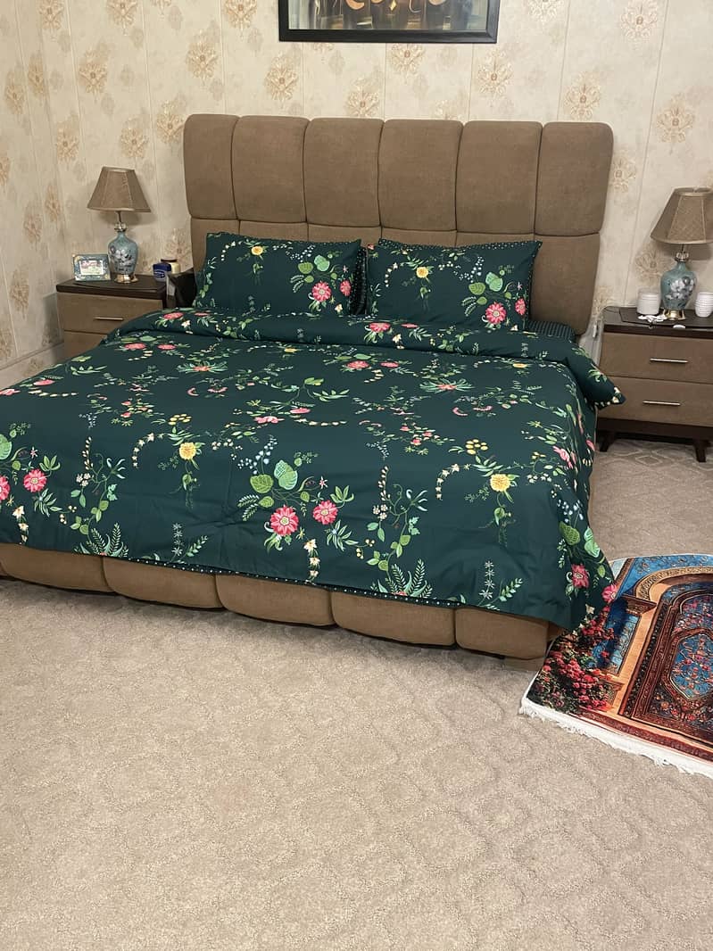 Bubble Bed with 2 chairs 1