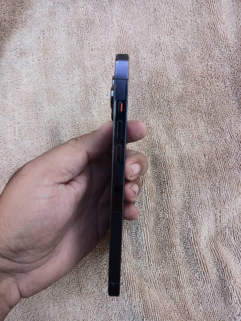 Apple iPhone 14 Pro Max 3
