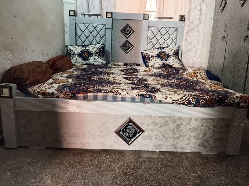 5 PCs bedroom set for sale 3 door almari dressingtable double bed 0